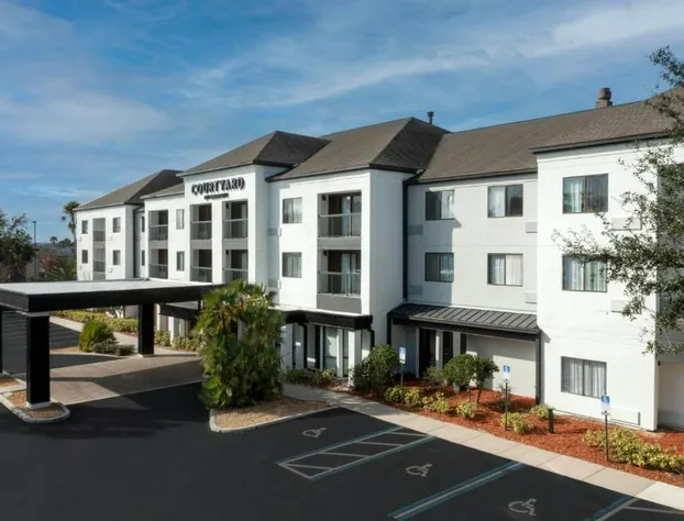 Courtyard by Marriott Lakeland hotel detail image 1