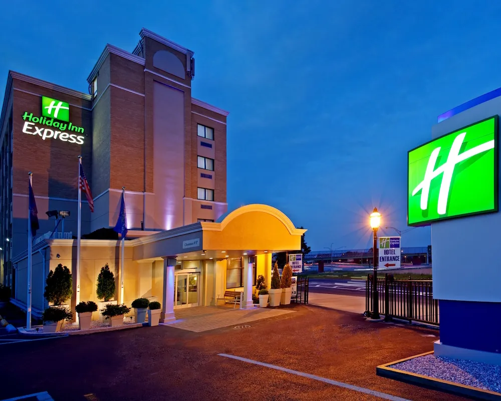 Holiday Inn Express LaGuardia Airport By IHG hotel hero