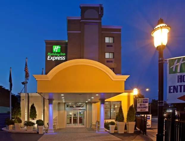 Holiday Inn Express LaGuardia Airport By IHG hotel detail image 1