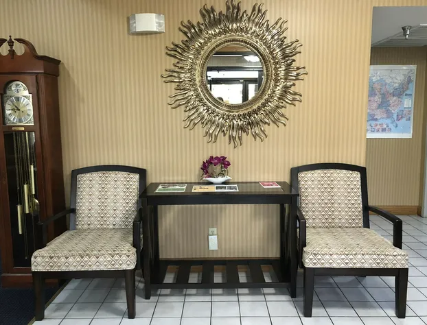 Super 8 by Wyndham Franklin Hwy 31 hotel detail image 1