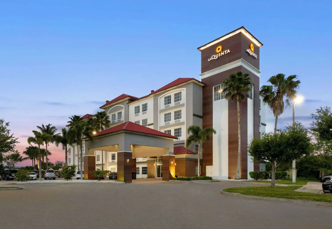 La Quinta Inn & Suites by Wyndham Ft. Pierce hotel hero