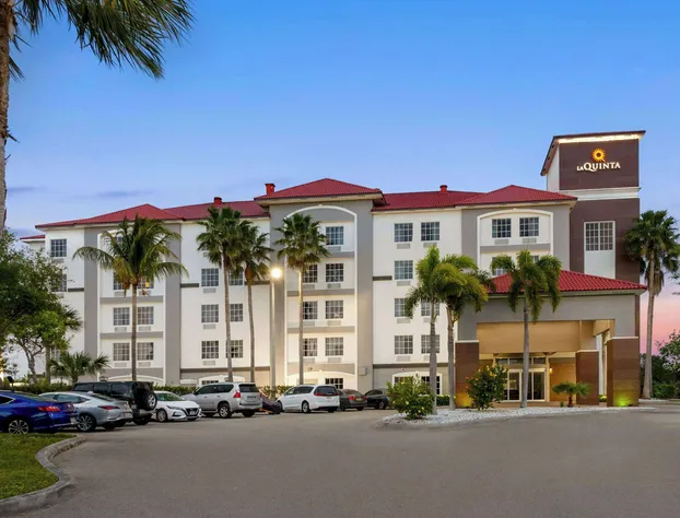 La Quinta Inn & Suites by Wyndham Ft. Pierce hotel detail image 1