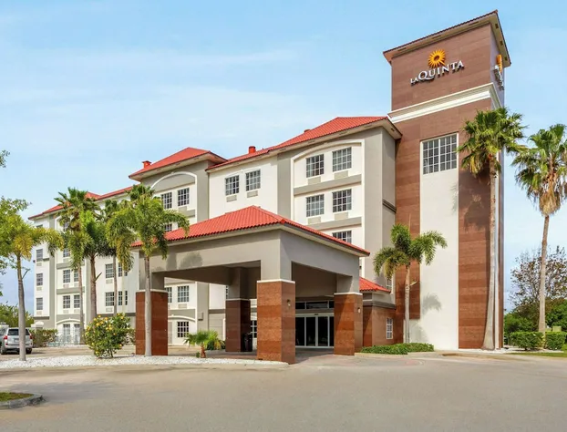 La Quinta Inn & Suites by Wyndham Ft. Pierce hotel detail image 2