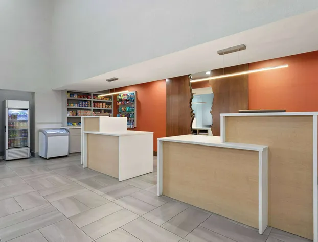 La Quinta Inn & Suites by Wyndham Ft. Pierce hotel detail image 3