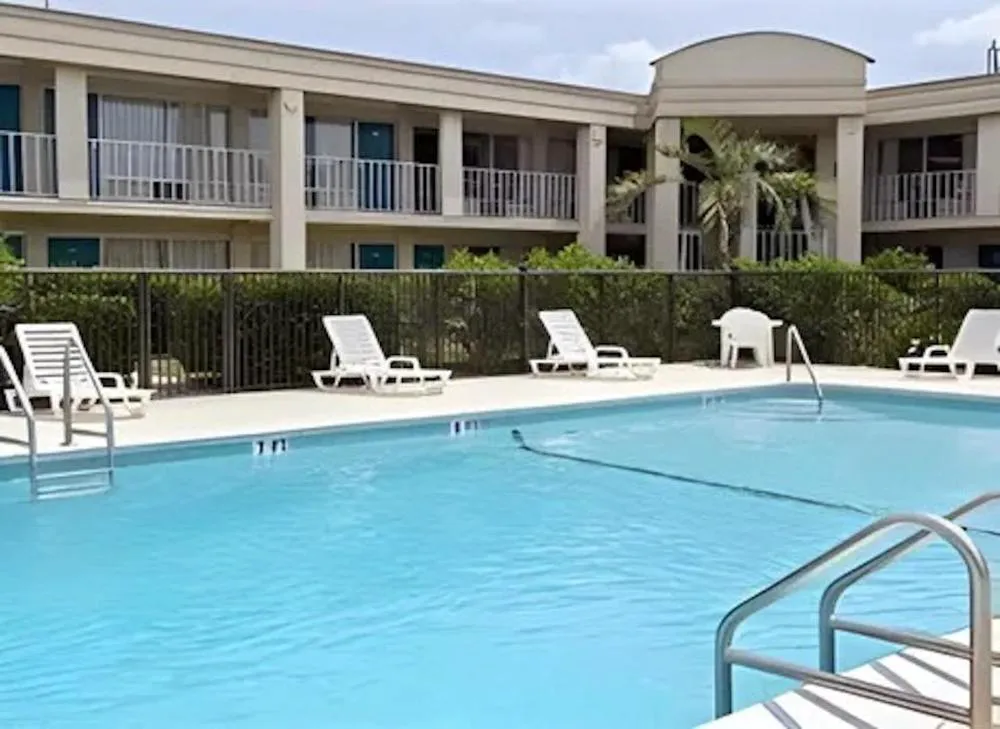 Studio 6 Ocala, FL hotel hero