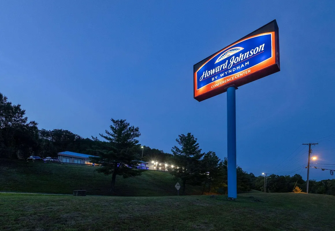 Howard Johnson Hotel & Conference Center by Wyndham Salem hotel hero