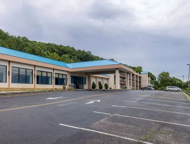 Howard Johnson Hotel & Conference Center by Wyndham Salem hotel detail image 3