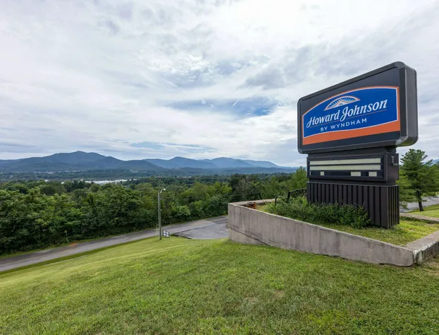 Howard Johnson Hotel & Conference Center by Wyndham Salem hotel detail image 4