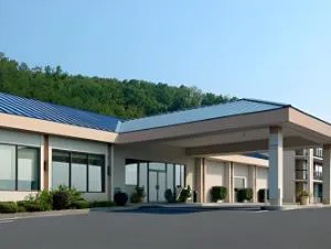 Howard Johnson Hotel & Conference Center by Wyndham Salem hotel detail image 2