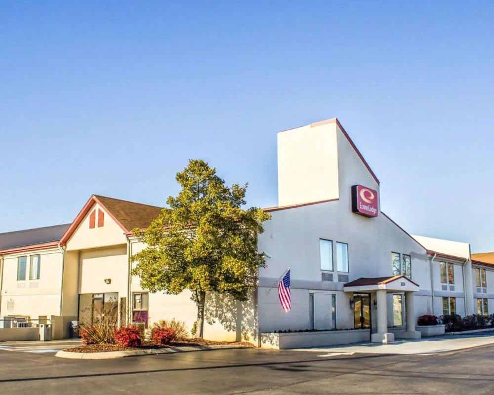 Econo Lodge Burlington I-40 hotel hero