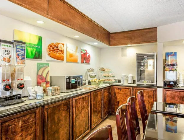 Quality Inn & Suites Coliseum hotel detail image 3