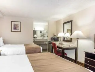 Quality Inn & Suites Coliseum hotel detail image 4