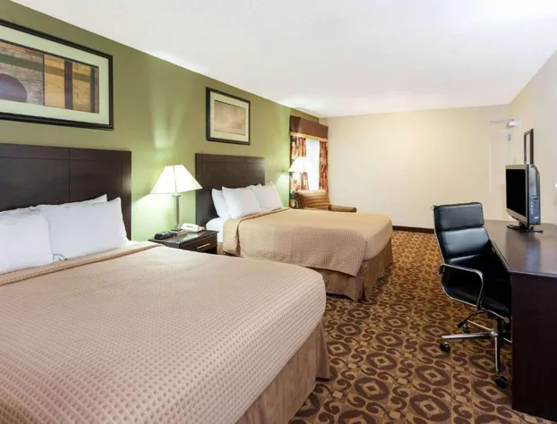 Super 8 by Wyndham Decatur/Dntn/Atlanta Area hotel detail image 2