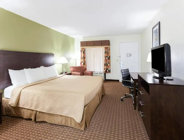 Super 8 by Wyndham Decatur/Dntn/Atlanta Area hotel detail image 3