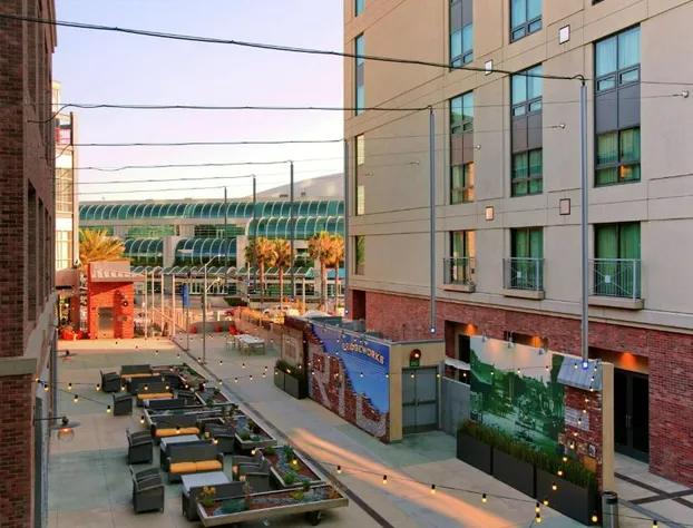 Hilton San Diego Gaslamp Quarter hotel detail image 3