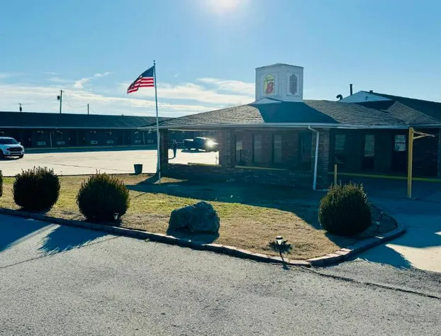 Super 8 by Wyndham Henryetta hotel detail image 1