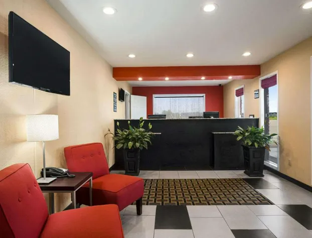 Super 8 by Wyndham Henryetta hotel detail image 4