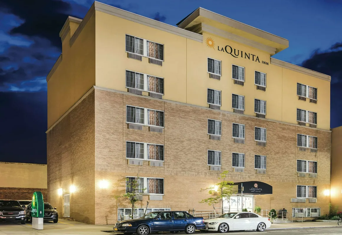 La Quinta Inn & Suites by Wyndham Brooklyn Downtown hotel hero
