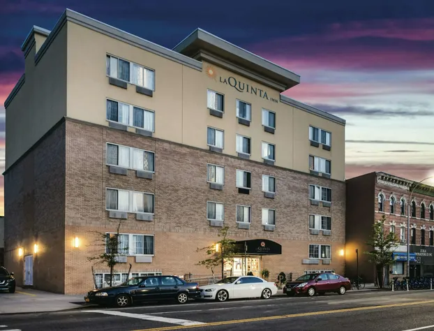 La Quinta Inn & Suites by Wyndham Brooklyn Downtown hotel detail image 1