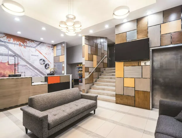 La Quinta Inn & Suites by Wyndham Brooklyn Downtown hotel detail image 4