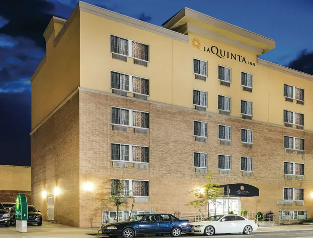 La Quinta Inn & Suites by Wyndham Brooklyn Downtown hotel detail image 1
