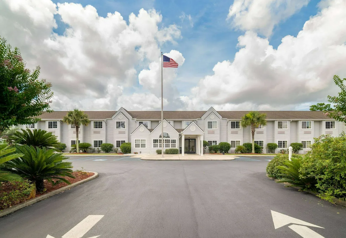 Microtel Inn & Suites by Wyndham Pooler/Savannah hotel hero