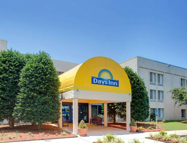 Days Inn by Wyndham Newport News City Center Oyster Point hotel detail image 1