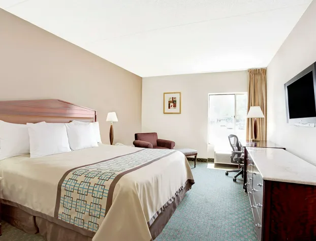 Days Inn by Wyndham Newport News City Center Oyster Point hotel detail image 4