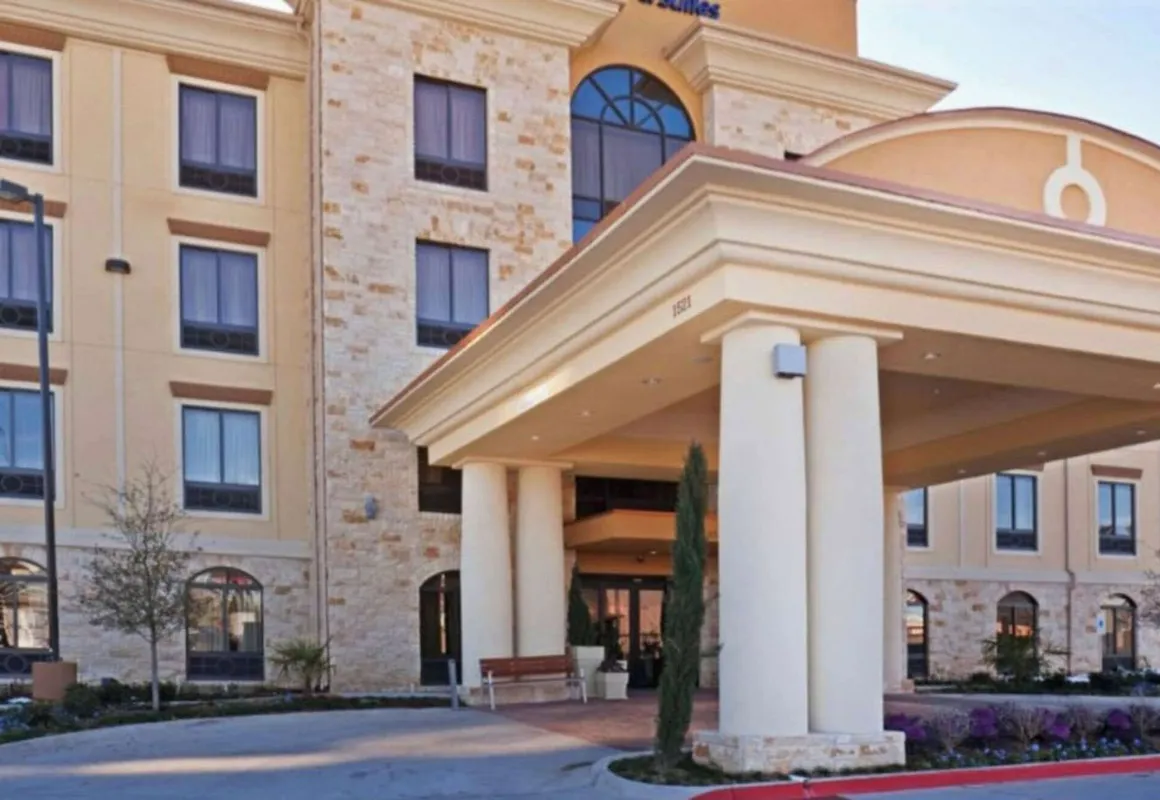 Comfort Inn & Suites Dallas Medical - Market Center hotel hero