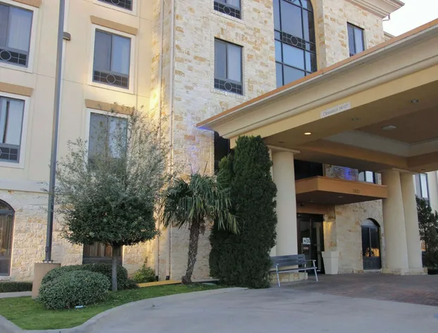 Comfort Inn & Suites Dallas Medical - Market Center hotel detail image 2