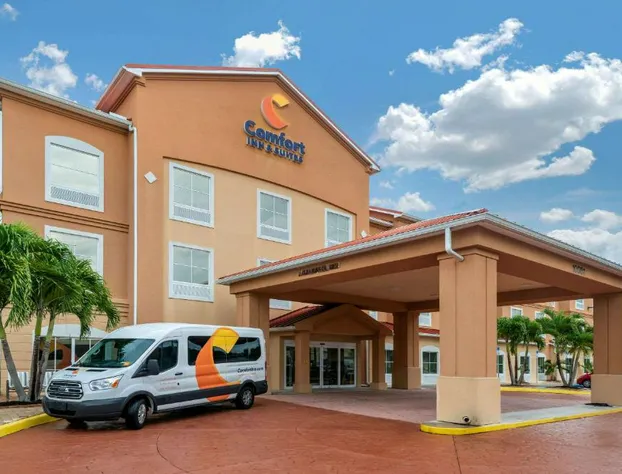 Comfort Inn & Suites Fort Myers Airport hotel detail image 4