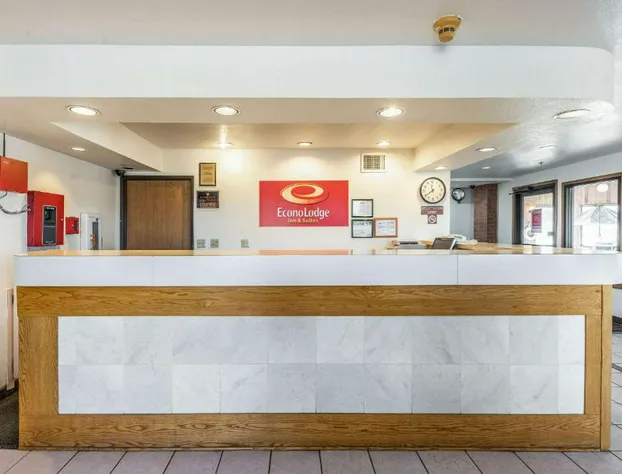 Econo Lodge Inn & Suites hotel detail image 4