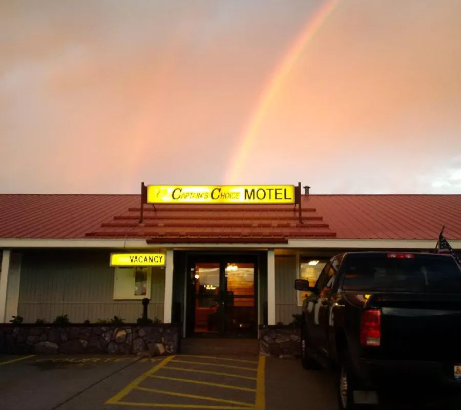 Captain's Choice Motel hotel hero