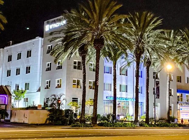 Wyndham Anaheim hotel detail image 1