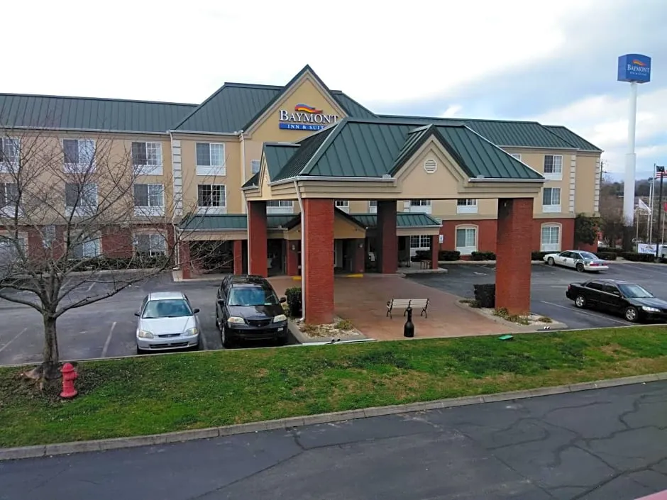 Baymont by Wyndham Clinton hotel hero