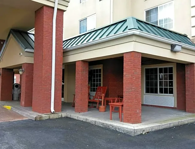 Baymont by Wyndham Clinton hotel detail image 1