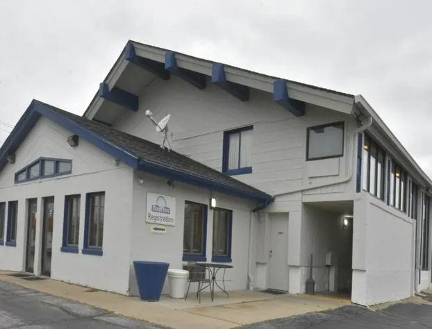 Days Inn by Wyndham West Allis/Milwaukee hotel detail image 1