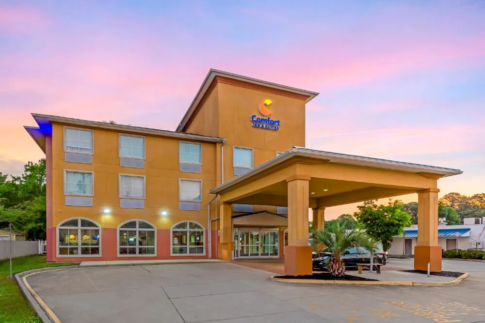 Comfort Inn & Suites Chesapeake - Portsmouth hotel hero