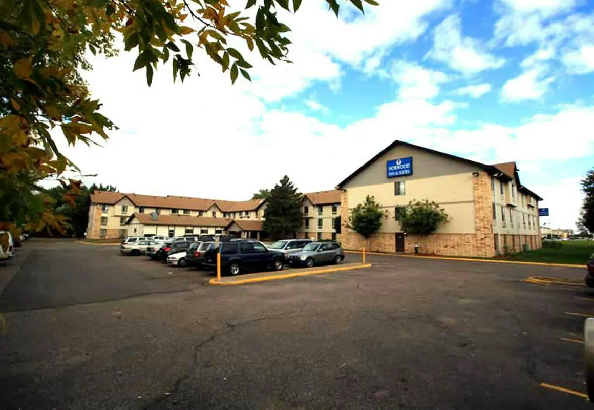 Norwood Inn & Suites - Roseville hotel hero