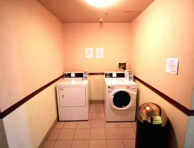 Norwood Inn & Suites - Roseville hotel detail image 2