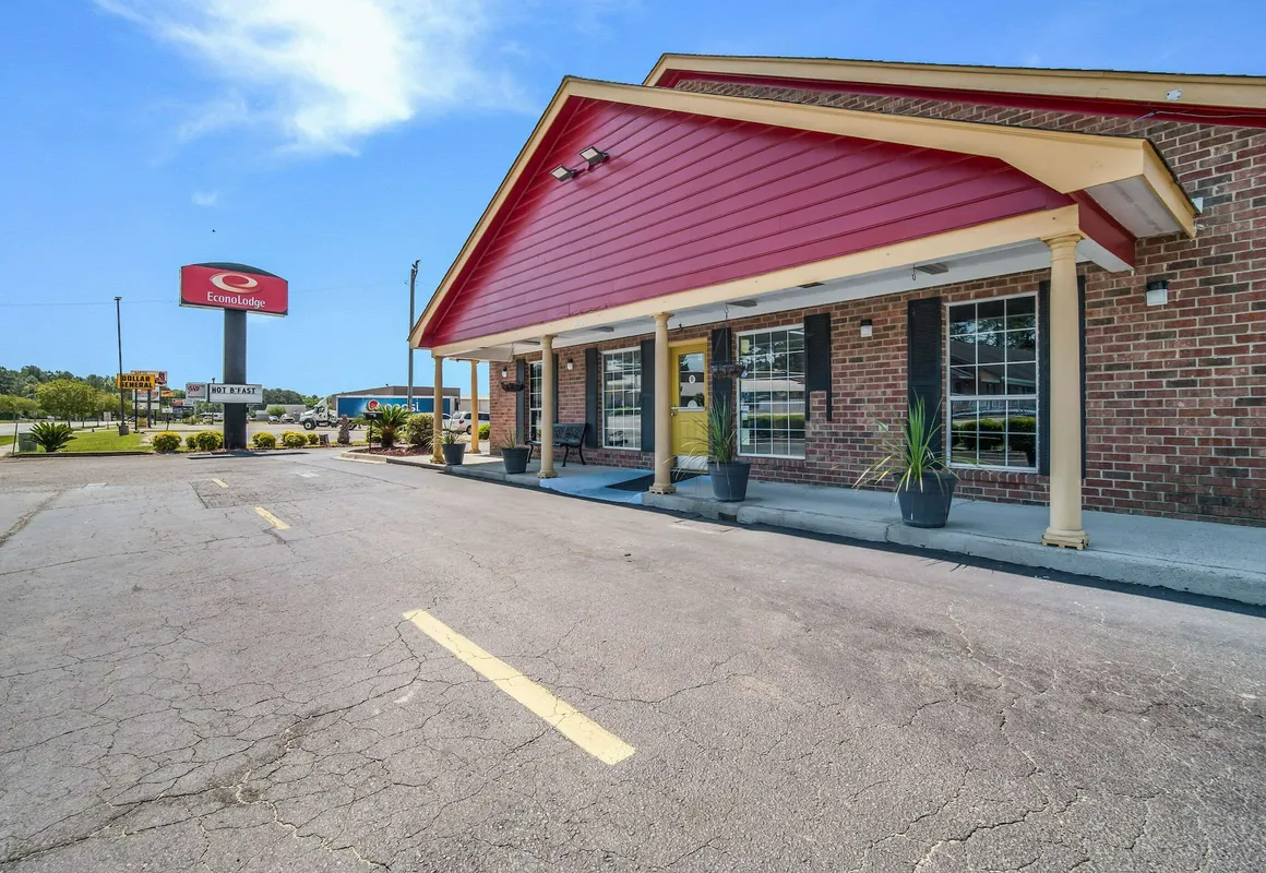 Econo Lodge hotel hero