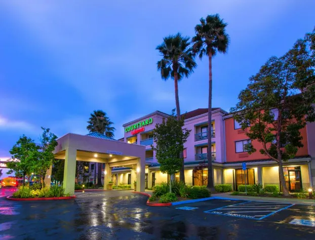 Courtyard by Marriott Oakland Airport hotel detail image 1
