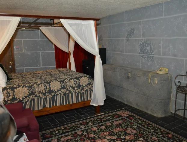 Red Carpet Inn Fanta Suites Hotel hotel detail image 3