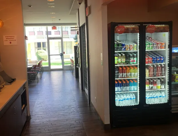 Ramada by Wyndham Rockville Centre hotel detail image 4