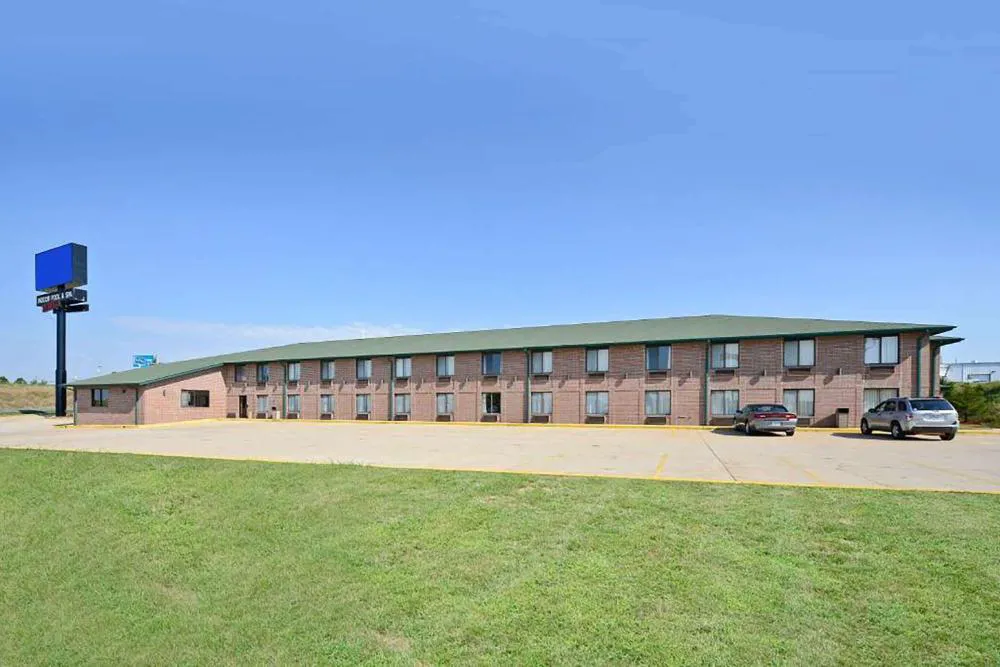 Days Inn by Wyndham Ozark Springfield hotel hero