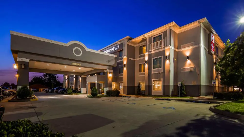 Best Western Plus Chalmette Hotel hotel hero