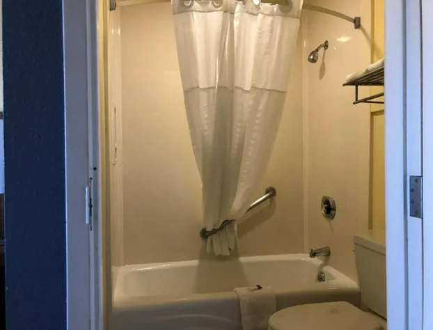 Days Inn by Wyndham Hayward Airport hotel detail image 4