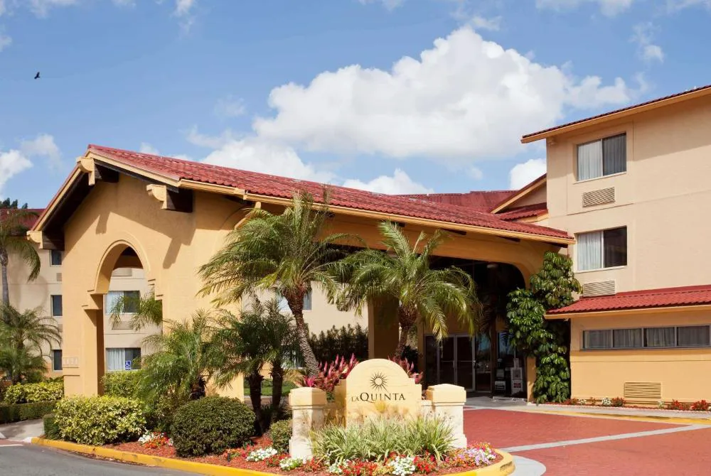 La Quinta Inn & Suites by Wyndham St. Pete-Clearwater Airpt hotel hero