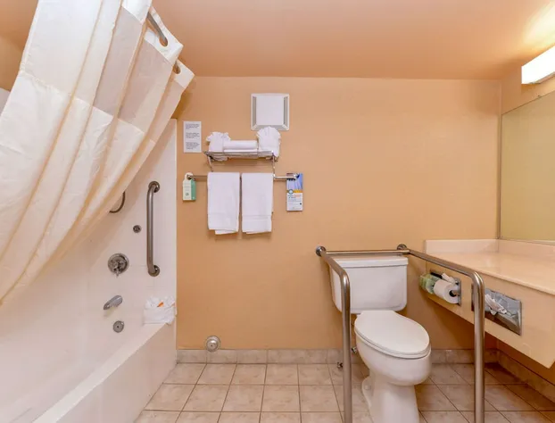 Quality Inn & Suites Walnut -City of Industry hotel detail image 4