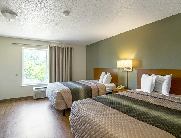 HomeTowne Studios by Red Roof Chicago - Waukegan hotel detail image 2